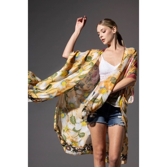 Chicory Yellow Floral Border Open Wrap Kimono Top One Size - Picture 5 of 6